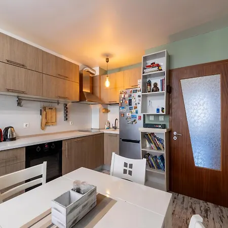 Bright City-center Flat For 4 Guests 瓦爾納