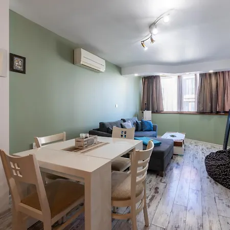 Bright City-center Flat For 4 Guests Appartement