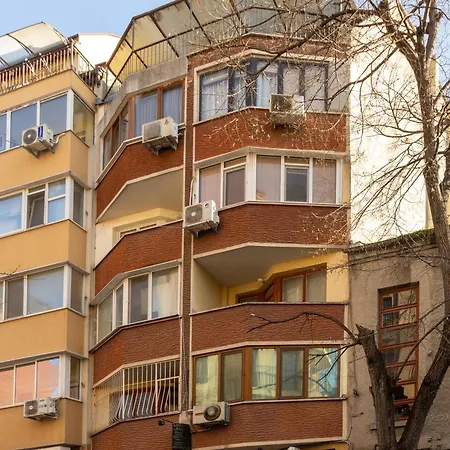 Bright City-center Flat For 4 Guests * Варна
