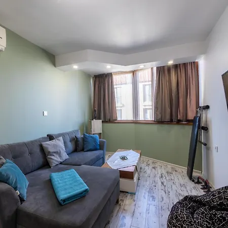 Bright City-center Flat For 4 Guests * Варна