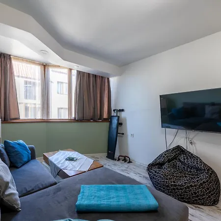 Bright City-center Flat For 4 Guests Варна