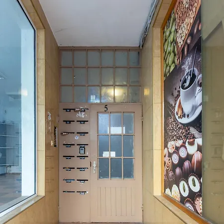 Bright City-center Flat For 4 Guests Апартаменты *