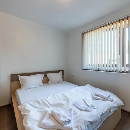 Appartement Bright City-center Flat For 4 Guests
