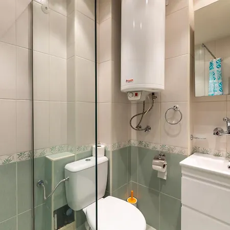 Bright City-center Flat For 4 Guests Апартамент