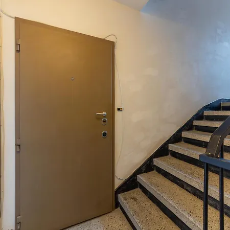 Bright City-center Flat For 4 Guests Warna