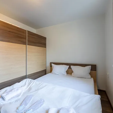 Bright City-center Flat For 4 Guests * Warna