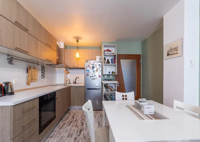 Bright City-center Flat For 4 Guests *