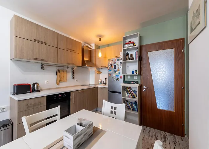 Bright City-center Flat For 4 Guests Варна