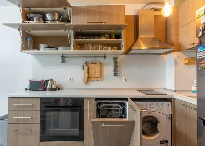 Bright City-center Flat For 4 Guests