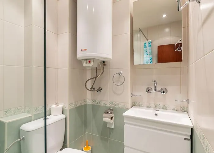 Bright City-center Flat For 4 Guests Апартаменты *