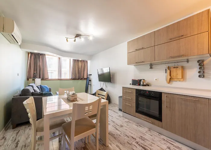 Апартаменты Bright City-center Flat For 4 Guests Варна