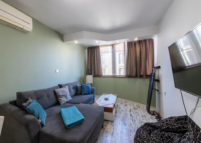 Bright City-center Flat For 4 Guests * Варна