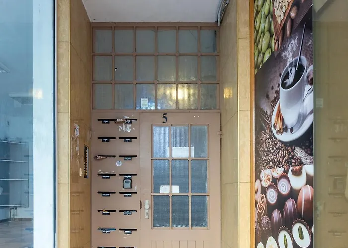 Bright City-center Flat For 4 Guests Апартаменты *