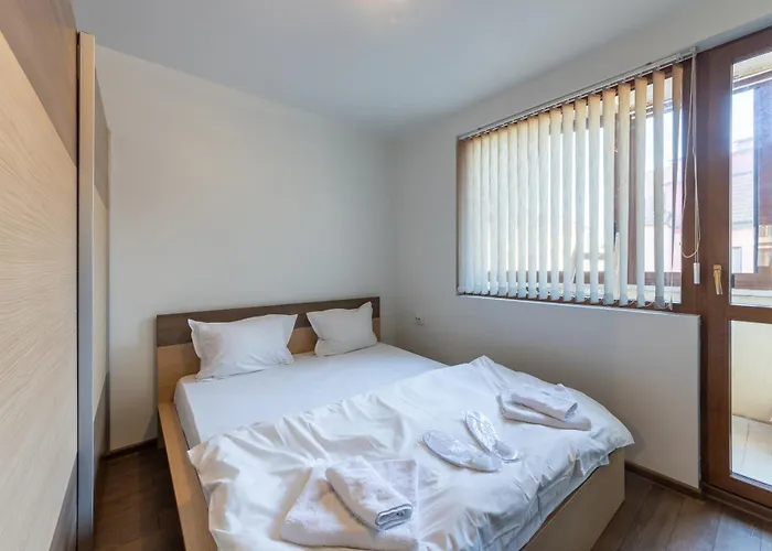 Апартаменты Bright City-center Flat For 4 Guests